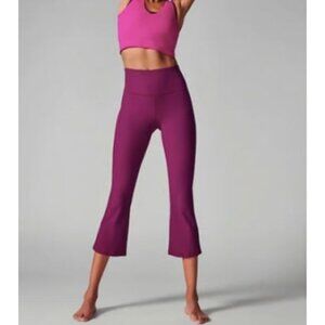 ATHLETA elation rib crop flare in exotic fuchsia size S